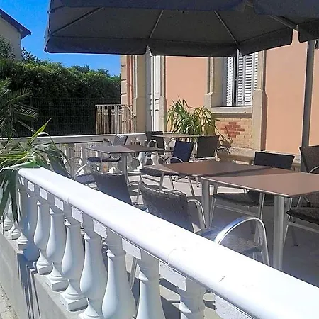 De Champagne Hotel 2*