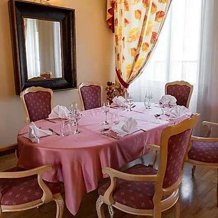 De Champagne Hotel 2*