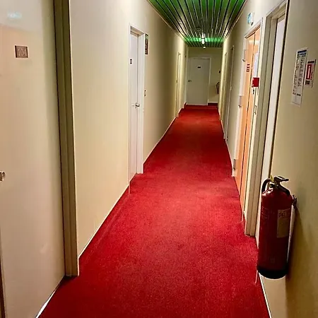 Hotel De Champagne 2*