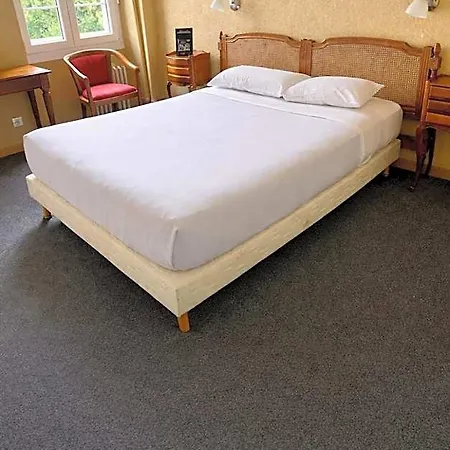 Hotel De Champagne 2*